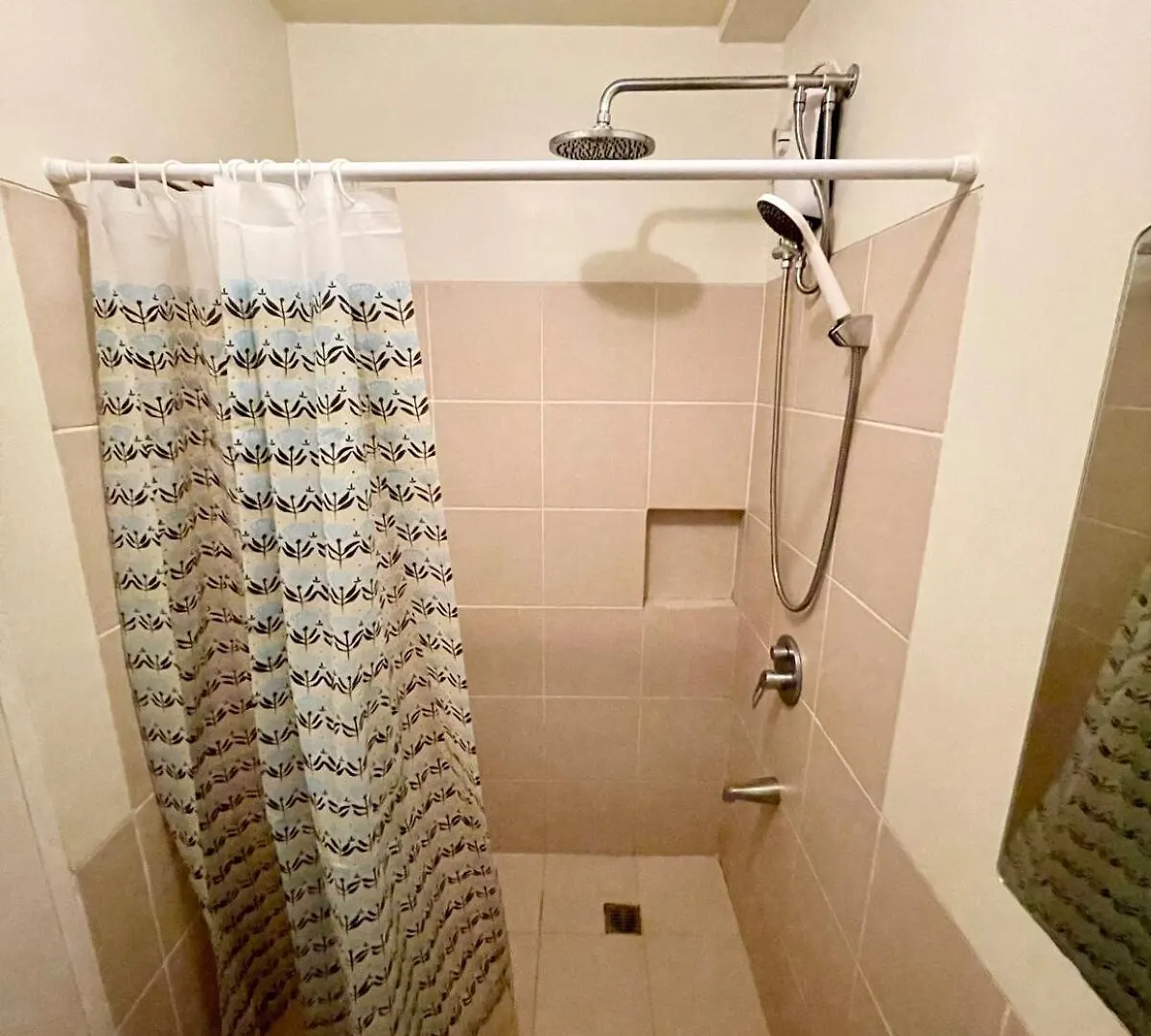 Condotel Deluxe At Brixton Place Manila 0*,  Philippines